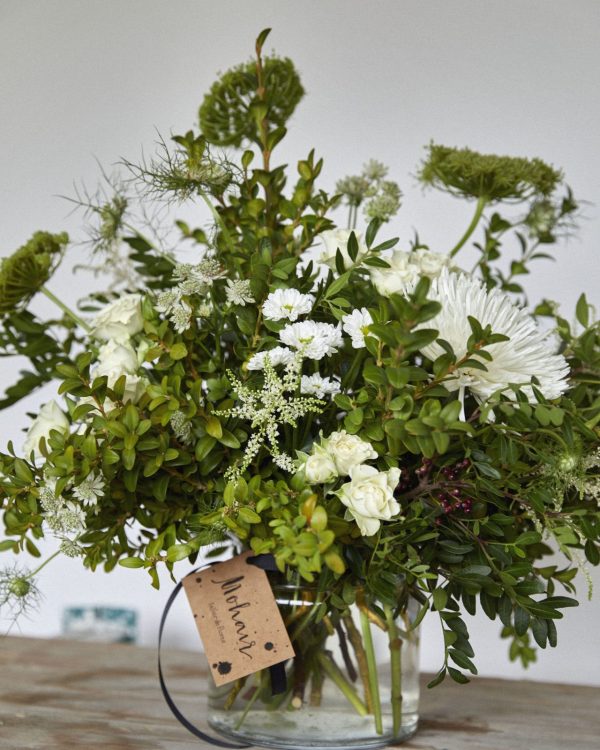 Ramo de flores en jarrón de cristal tamaño XS