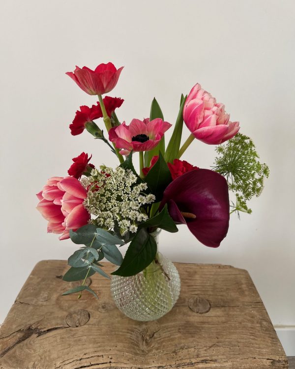 Jarroncito de cristal con flor de temporada